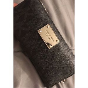 Michael Kors - zip wallet